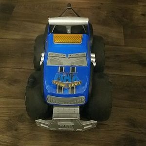 max tow truck batteries